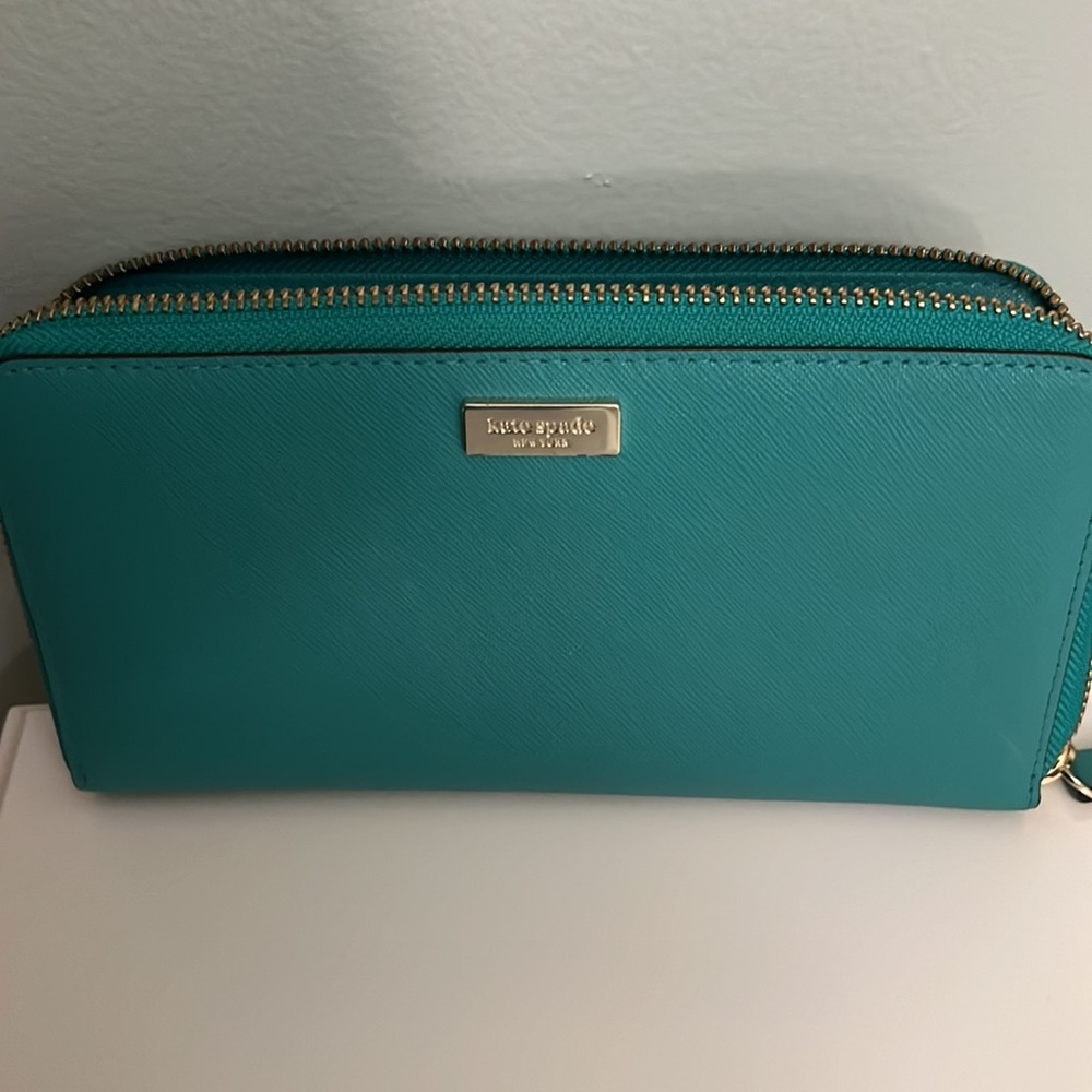 EUC Kate Spade zip around wallet